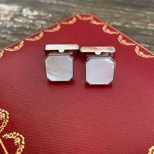 CARTIER men’s mother of pearl cuff links.